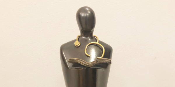 Statuetka dla prof. Mamcarza