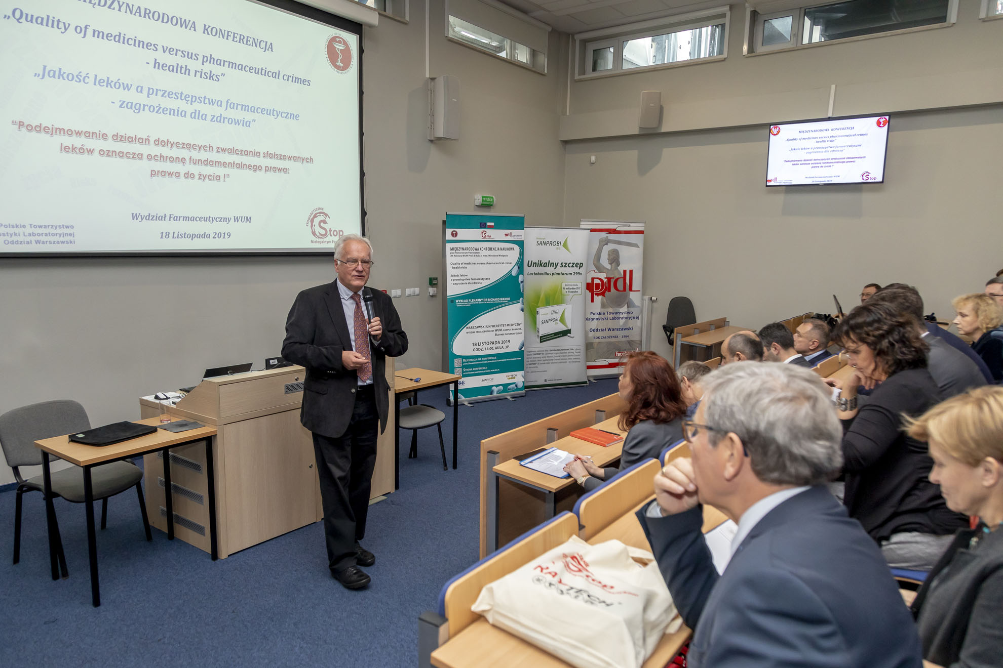 Konferencji Naukowo-Szkoleniowa "Quality of medicines versus pharmaceutical crimes - health risks" 