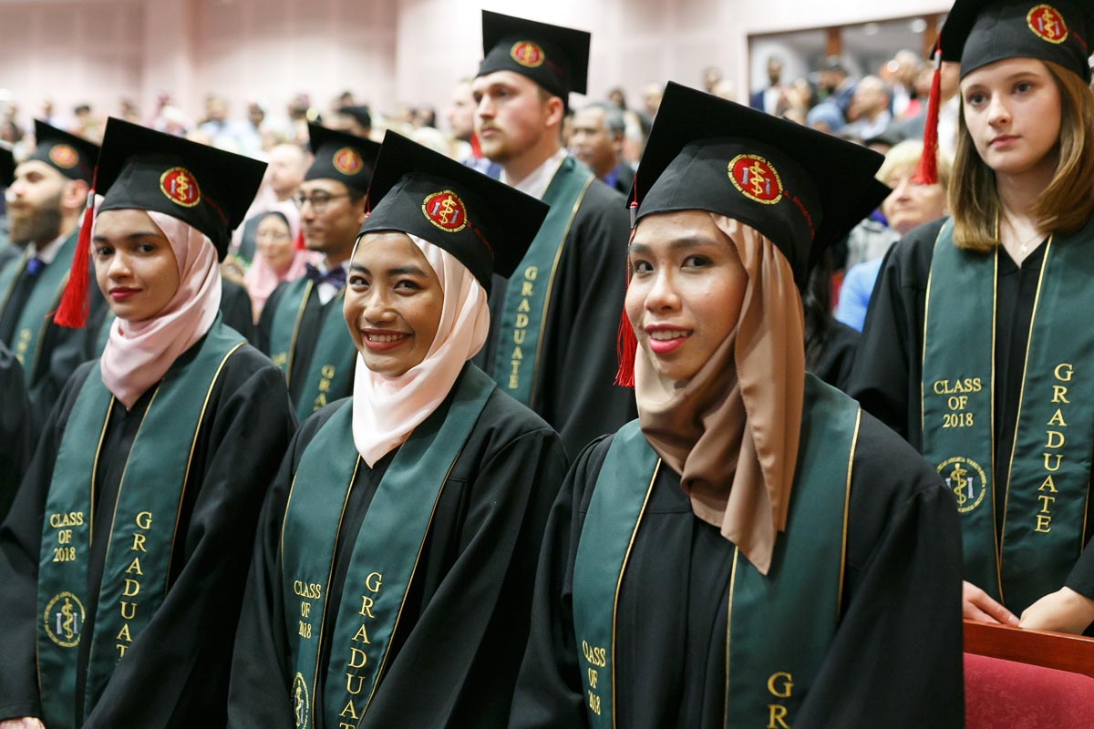 English Division 2017-2018 Graduation Ceremony - Students bid farewell to their University