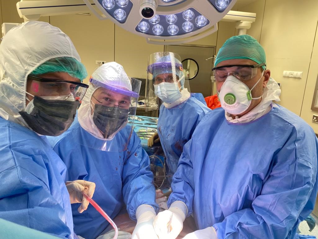 Zespół operacyjny w trakcie transplantacji