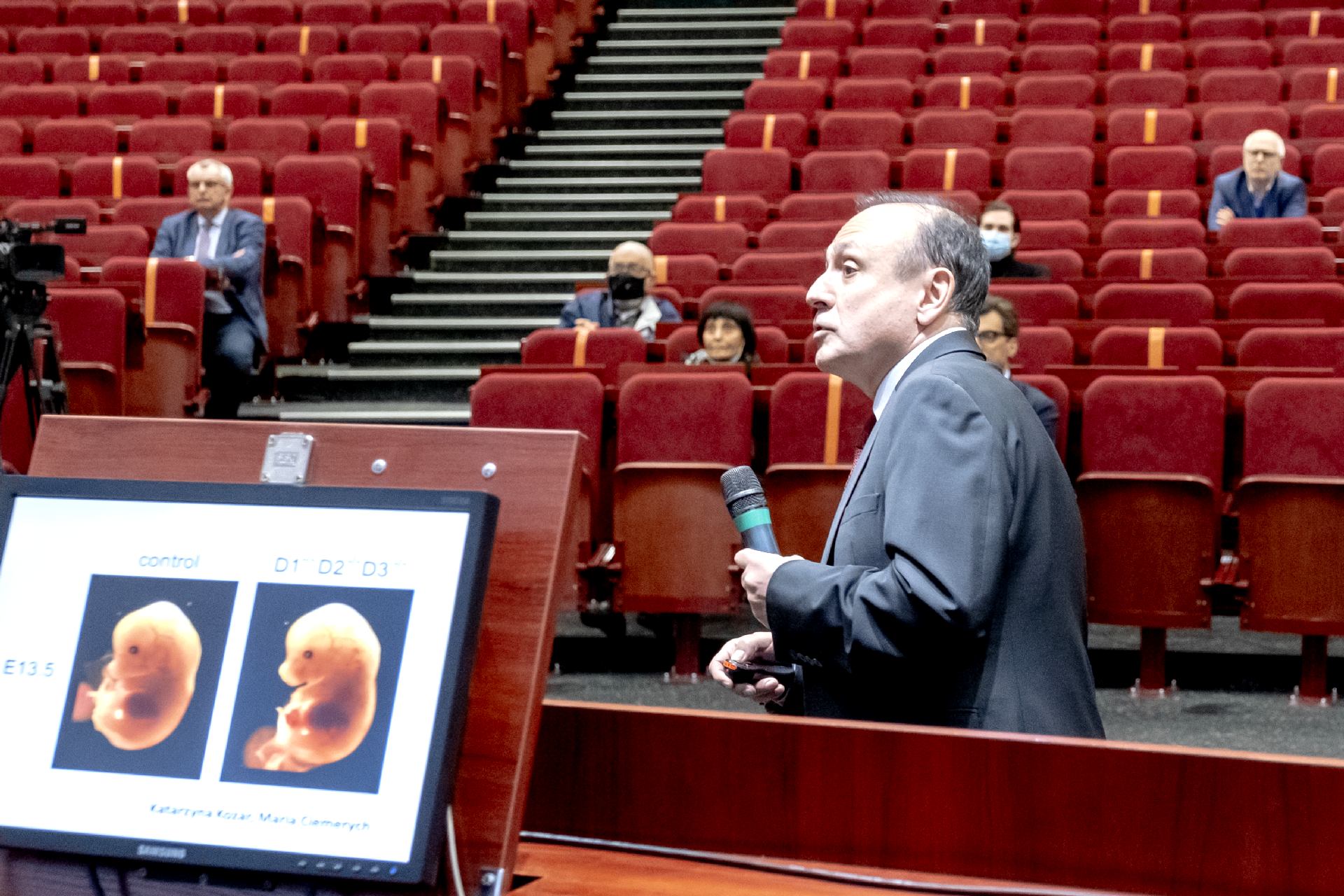 Wykład “Targeting the cell cycle machinery in cancer” prof. Piotra Sicińskiego