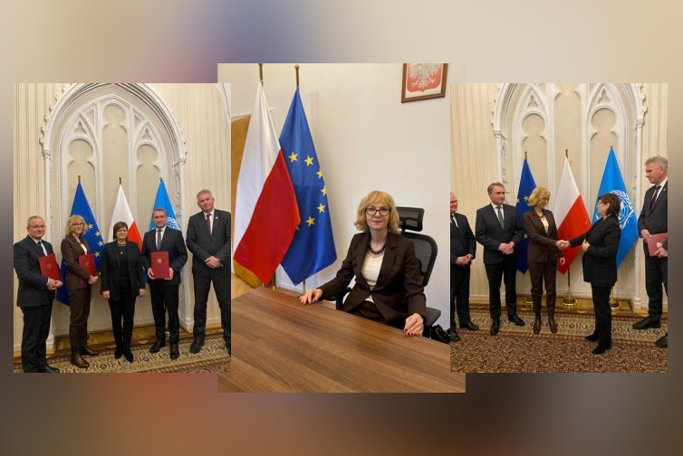 Kolaż trzech zdjęć pośrodku kobieta siedzi przy biurku, za nią flaga Polski i unii europejskiej. Na dwóch pozostałych zdjęciach elegancko ubrane osoby z dyplomami.