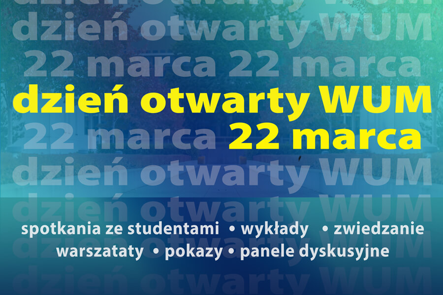 Baner informujący o Dniu Otwartym WUM. Uśmiechający się młodzi ludzie, ubrani w bluzy WUM.