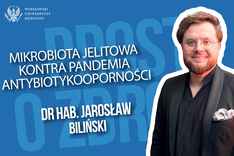Grafika, na której po prawej stronie widać dr hab. Jarosława Bilińskiego, a po lewej widnieje napis: "Mikrobiota jelitowa kontra pandemia antybiotykooporności" oraz napis: "dr hab. Jarosław Biliński".