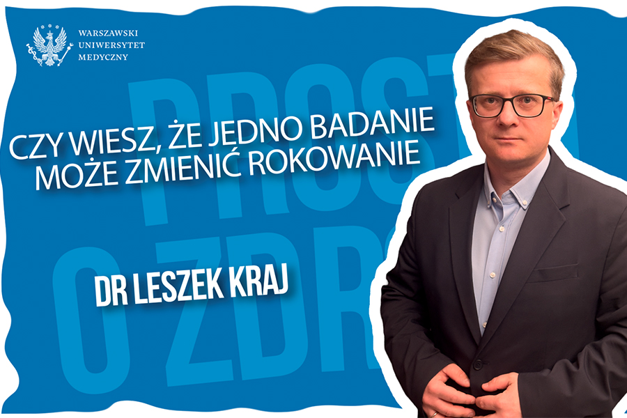 Grafika promocyjna podcastu Warszawskiego Uniwersytetu Medycznego. Widoczna jedna osoba stojąca na tle niebieskiej planszy. Po lewej stronie logo WUM oraz hasło: „Czy wiesz, że jedno badanie może zmienić rokowanie”. Na grafice umieszczony napis: „dr Leszek Kraj”.