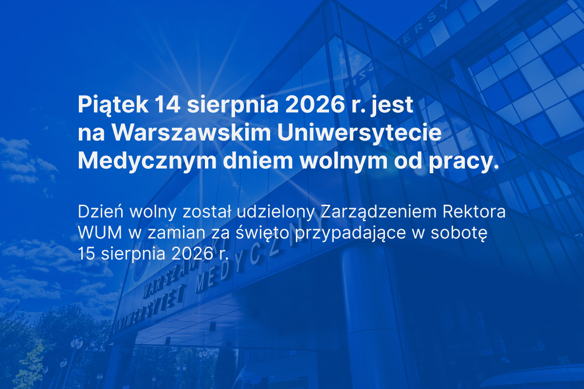 Grafika informacyjna na niebieskim tle z fotografią budynku Warszawskiego Uniwersytetu Medycznego. Na grafice znajduje się komunikat: „Piątek 14 sierpnia 2026 r. jest na Warszawskim Uniwersytecie Medycznym dniem wolnym od pracy. Dzień wolny został udzielony Zarządzeniem Rektora WUM w zamian za święto przypadające w sobotę 15 sierpnia 2026 r.”.