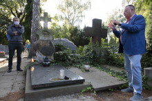 On the other side of the cemetery gate. Graves of physicians and pharmacists in Warsaw’s Protestant necropolises