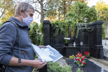 On the other side of the cemetery gate. Graves of physicians and pharmacists in Warsaw’s Protestant necropolises