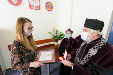 Awarding the "Graduate's Golden Laurel" to the graduates of the Faculty of Medical Sciences