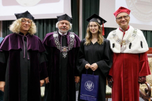 Absolwenci nauk medycznych otrzymali dyplomy i ruszają zdobywać świat 