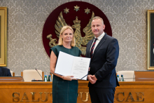 Senat 29 września 2025 - wręczenie gratulacji i powołań - kliknięcie spowoduje wyświetlenie powiększonego zdjęcia
