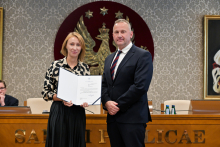 Senat 29 września 2025 - wręczenie gratulacji i powołań - kliknięcie spowoduje wyświetlenie powiększonego zdjęcia