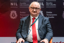 Prof. Andrzej Barański during a panel discussion. 