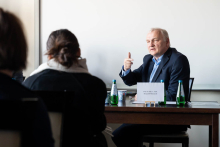 Implanty ślimakowe również dla osób z jednostronnym niedosłuchem. Konferencja na WUM