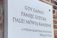 W pętli Uroborosa i Eskulapa. Groby słynnych medyków farmaceutów na Starych Powązkach_27.jpg