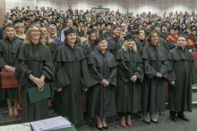 Dyplomatorium Wydziału Farmaceutycznego z Oddziałem Medycyny Laboratoryjnej WUM 19.jpg