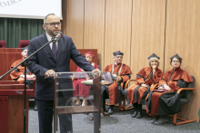 Dyplomatorium Wydziału Farmaceutycznego z Oddziałem Medycyny Laboratoryjnej WUM 26.jpg