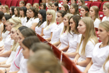 Czepkowanie absolwentek kierunku położnictwo 11.jpg