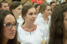 Czepkowanie absolwentek kierunku położnictwo