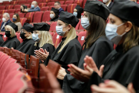 Diplomas for new doctors and habilitated doctors in the discipline of health sciences