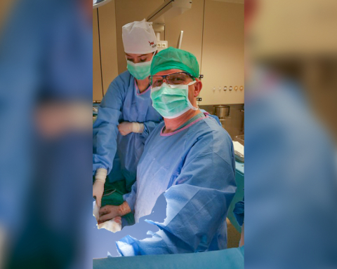 Pionierski zabieg przeszczepienia wątroby u pacjentki z rakiem dróg żółciowych