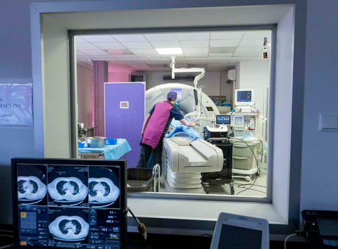 Interventional radiologists from the Medical University of Warsaw performed the first lung cancer cryoablation procedure in Poland