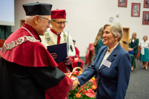 The 1972 graduates celebrated the renewal of their diplomas after 50 years