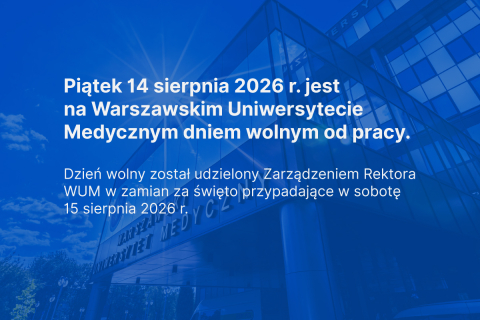 Grafika informacyjna na niebieskim tle z fotografią budynku Warszawskiego Uniwersytetu Medycznego. Na grafice znajduje się komunikat: „Piątek 14 sierpnia 2026 r. jest na Warszawskim Uniwersytecie Medycznym dniem wolnym od pracy. Dzień wolny został udzielony Zarządzeniem Rektora WUM w zamian za święto przypadające w sobotę 15 sierpnia 2026 r.”.
